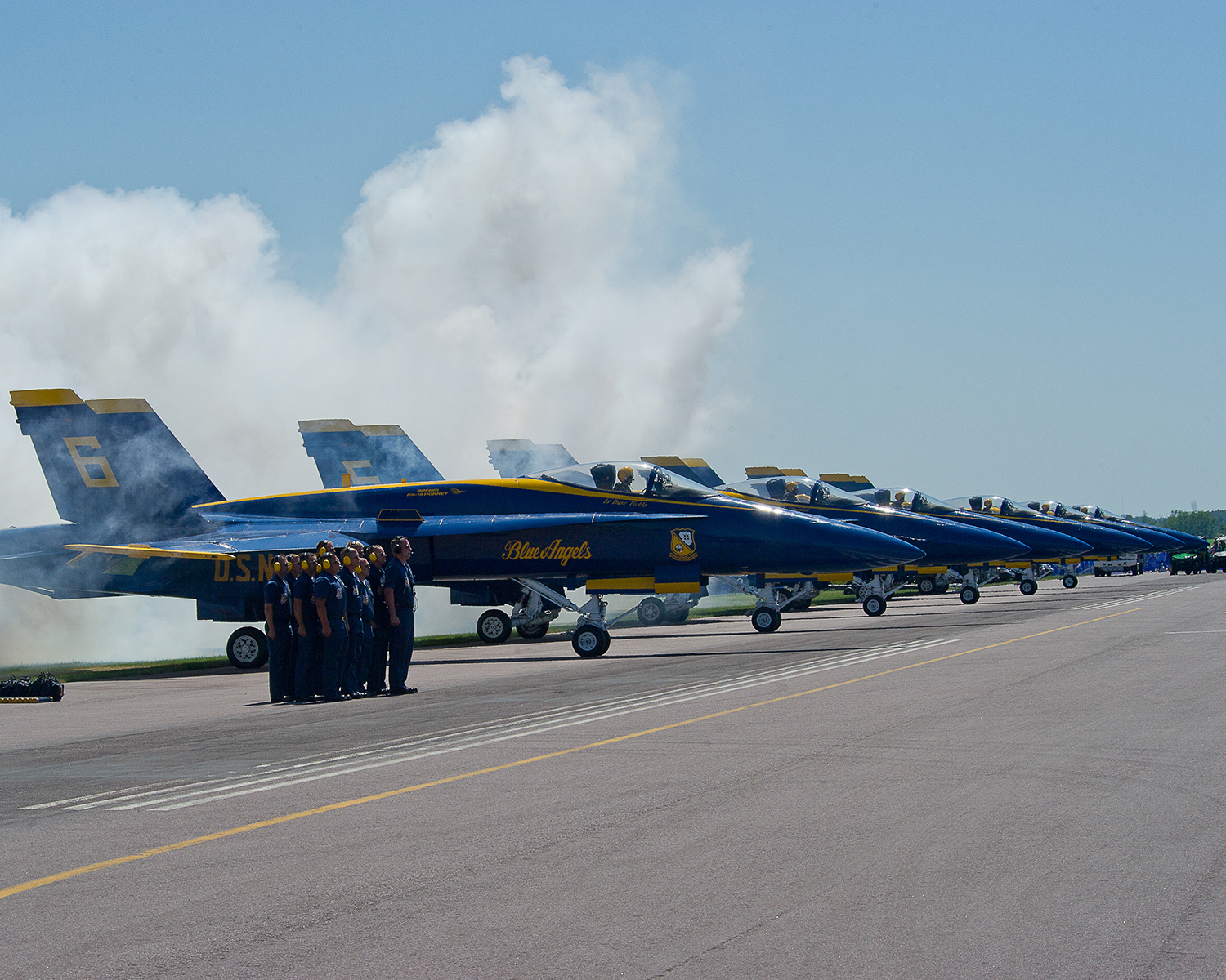 Visit Pensacola Announces the Navy’s Blue Angels Air Show